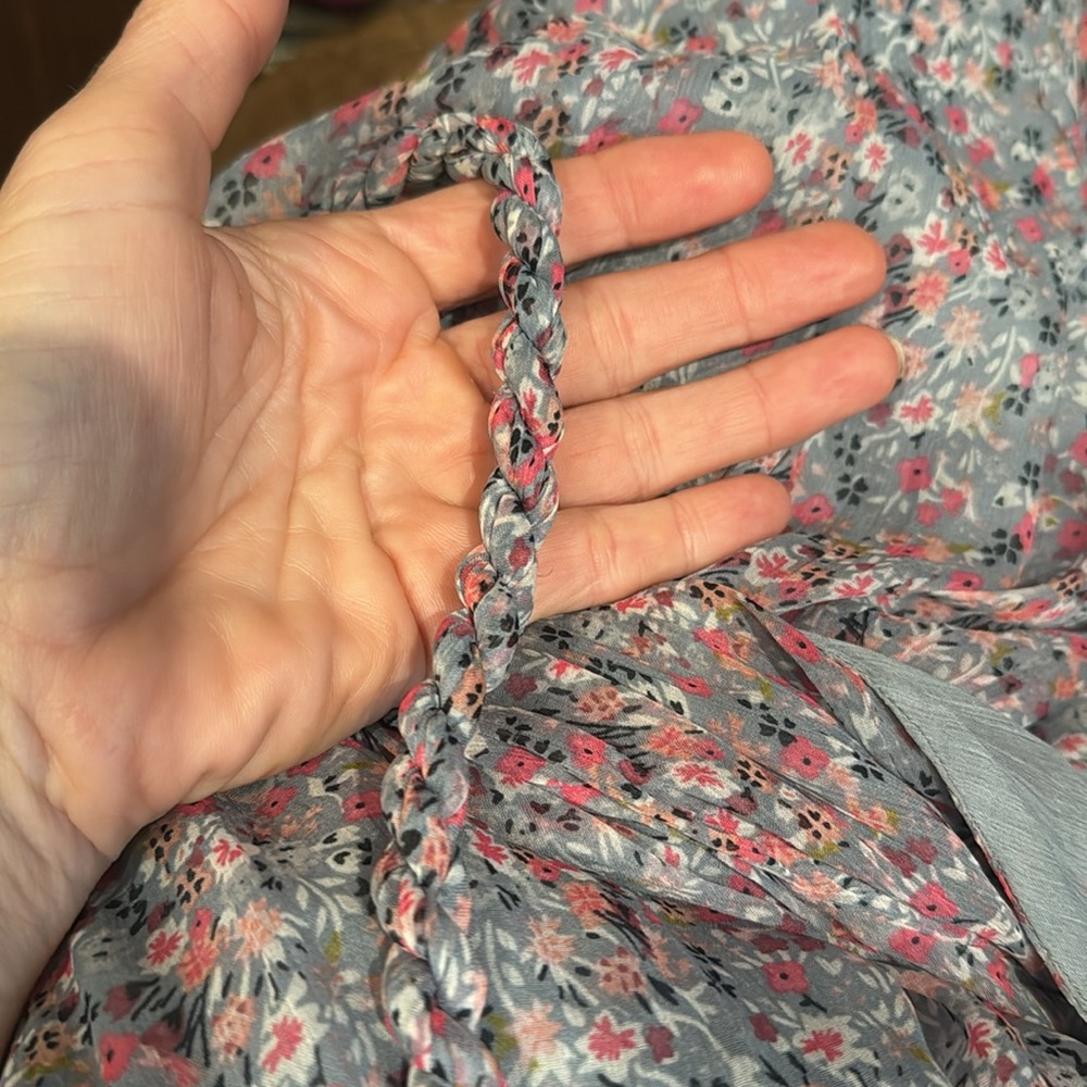 ASTR the Label Eartha Floral Maxi Dress in Blue & Pink Multi Ditsy. Size Medium - Picture 9 of 12